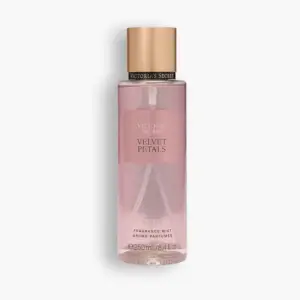 Victoria’s Secret – Brume Parfumée Velvet Petals 250ml - SUGULINE