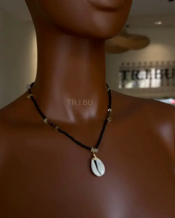 Tr.i.bu – Collier Cyprea – Image 2