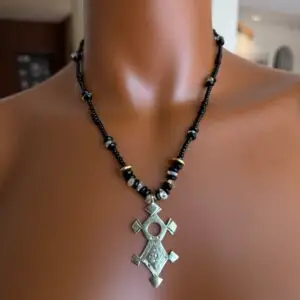 Tr.i.bu – Collier Inaba