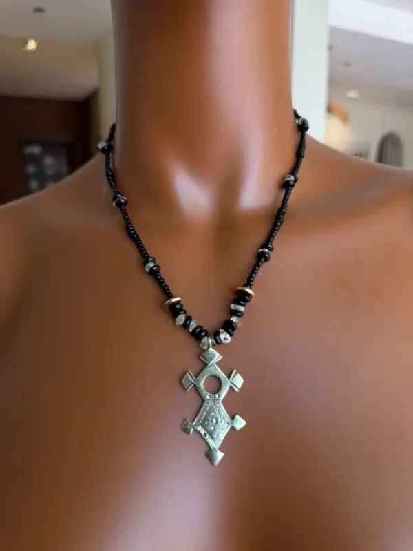 Tr.i.bu – Collier Inaba