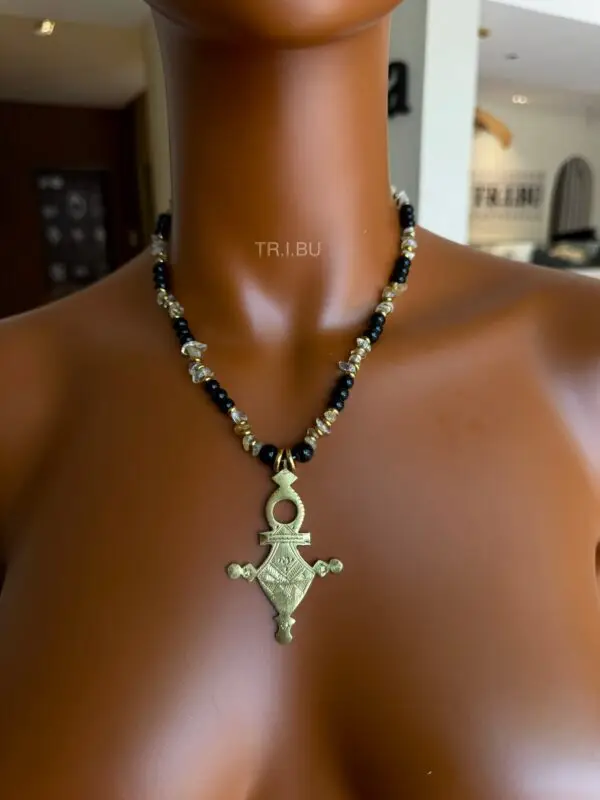 Tr.i.bu – Collier Amit