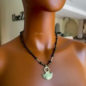 TR.I.BU – Collier Dent de chameau
