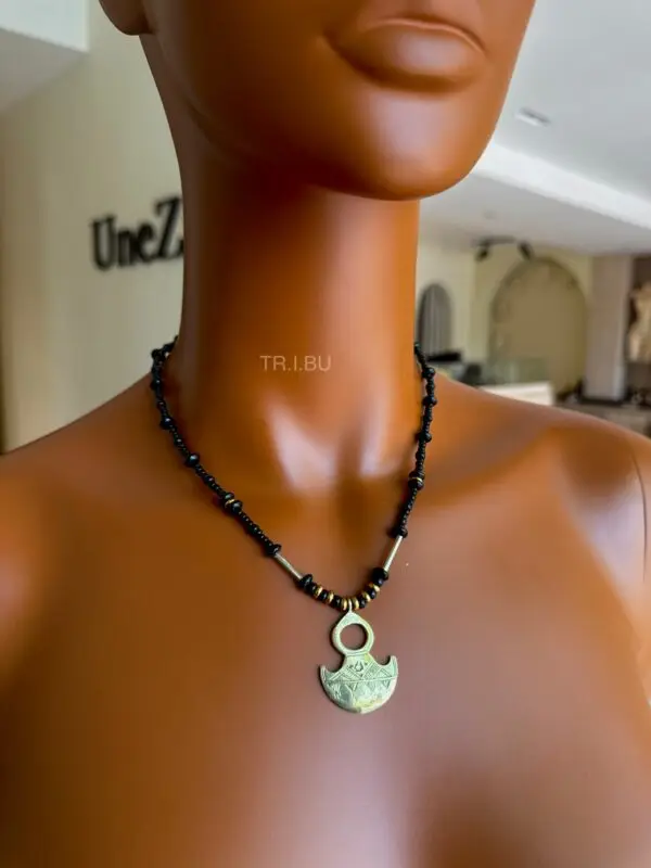 TR.I.BU – Collier Dent de chameau