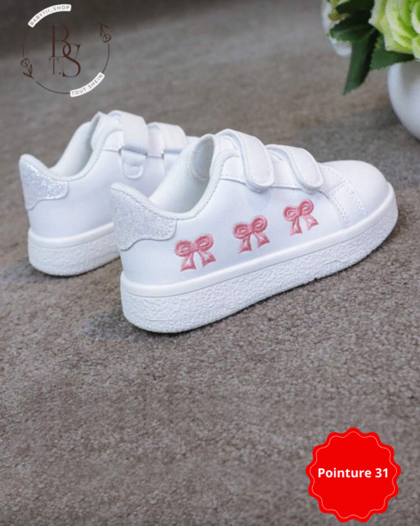 Baskets enfant blanches respirantes avec nœud brodé – P31 – Image 4