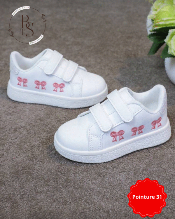 Baskets enfant blanches respirantes avec nœud brodé – P31 – Image 3