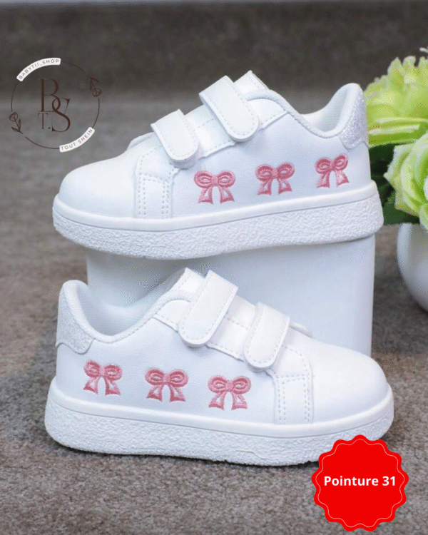 Baskets enfant blanches respirantes avec nœud brodé – P31