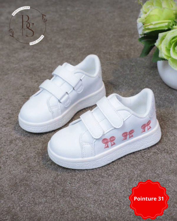 Baskets enfant blanches respirantes avec nœud brodé – P31 – Image 2