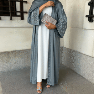 Rama Design – Abaya Satinée Élégante avec Broderies Raffinées