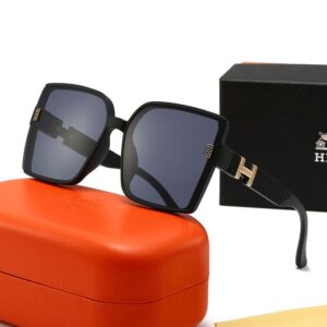 Yeli’s Glasses – Lunettes Hermès Noires Carrées H Doré