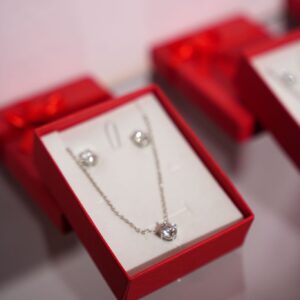 Coffret Collier & Boucles Argenté  Bijoux Élégants Femme