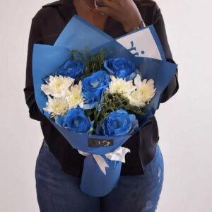 Bouquet de Fleurs Bleues & Blanches – Cadeau Élégant